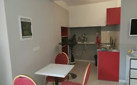 Jolie appartement, L'enclave des secrets